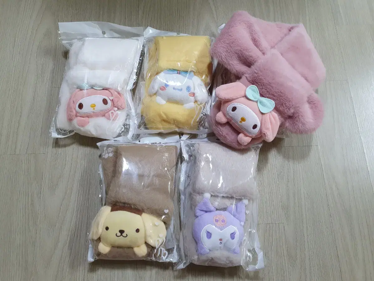 5 San Rio shawls bulk New My Melody Cinnamon Roll Kuromi Pom Pom Purine