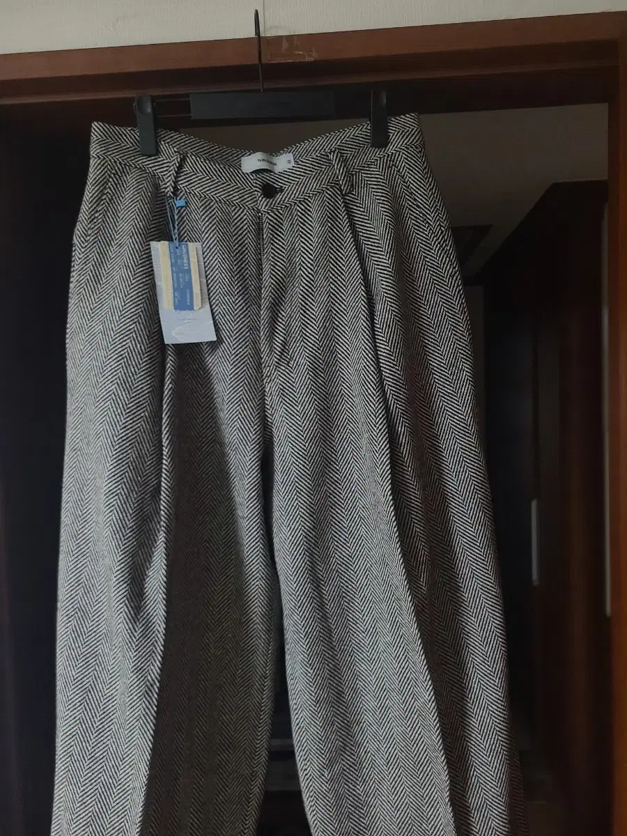 WAVINESS 24FW Herringbone Trousers size 2