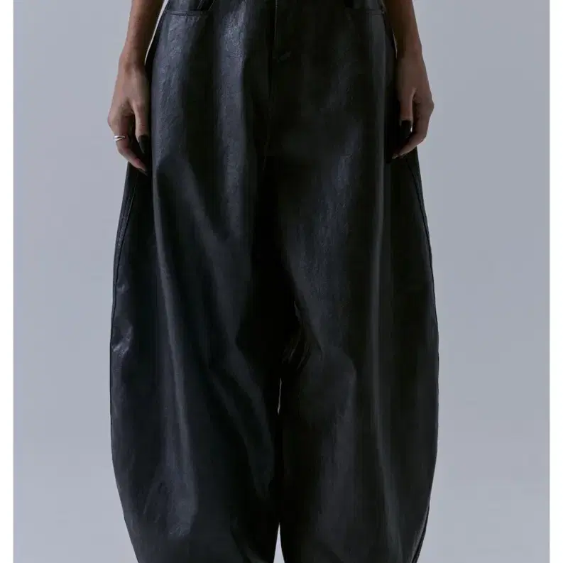 트리밍버드 Front Yoke Leather Pants [Black]