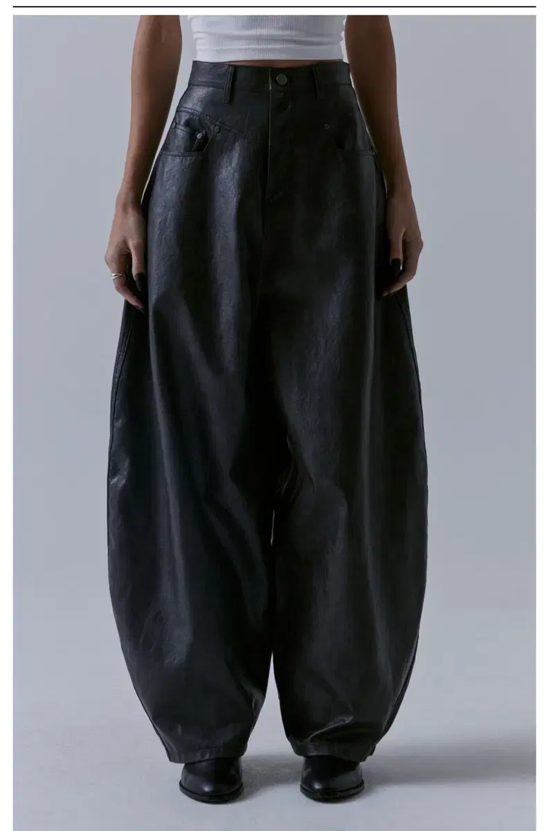 트리밍버드 Front Yoke Leather Pants [Black]