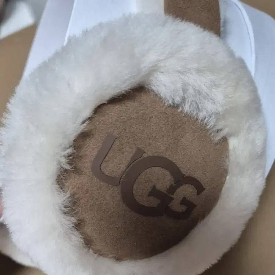 정품 UGG 어그 로고 귀마개