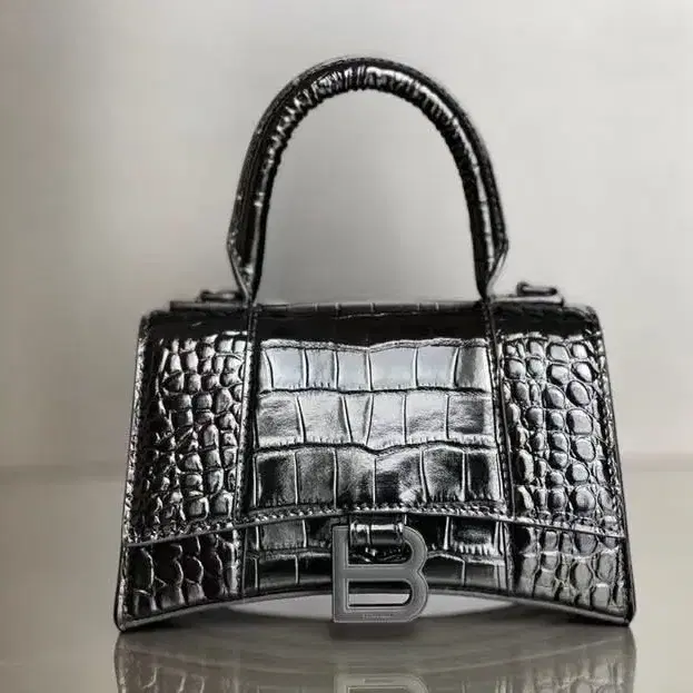 해외 구매 BALENCIAGA모래시계 핸드백19*8*21cm