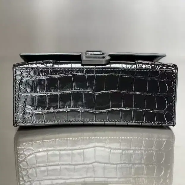 해외 구매 BALENCIAGA모래시계 핸드백19*8*21cm