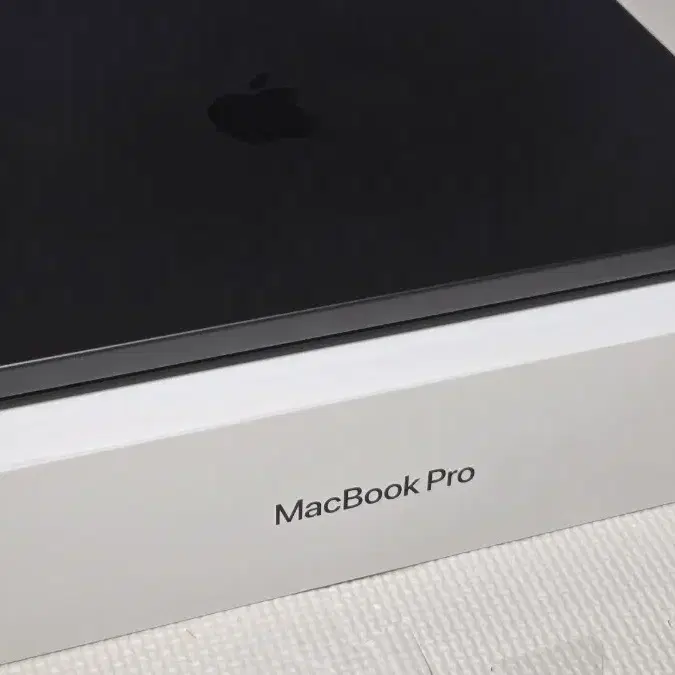 맥북 Pro 14인치 M3 메모리18GB 512GB A급 램16g