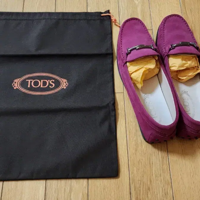 TOD's 버건디 드라이빙 슈즈 로퍼 판매합니다 ( 토즈 미사용품)