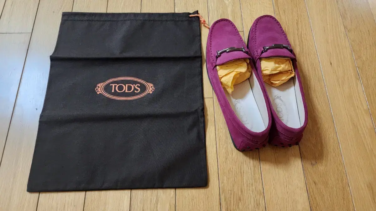 TOD's 버건디 드라이빙 슈즈 로퍼 판매합니다 ( 토즈 미사용품)