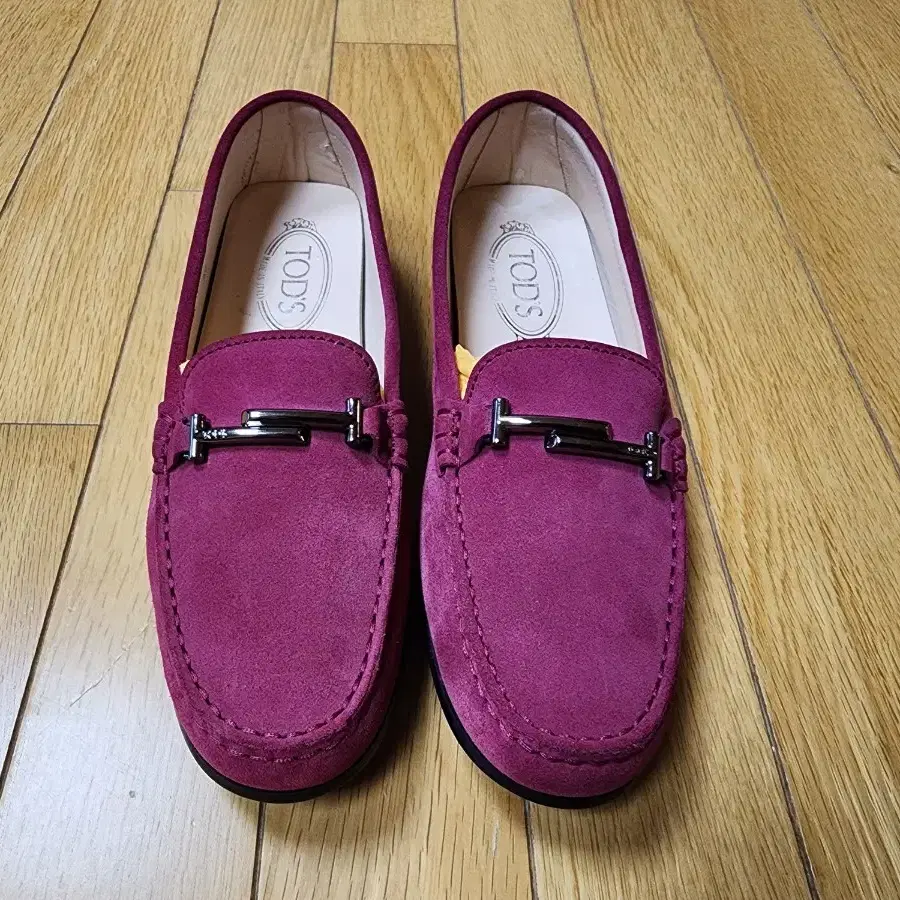 TOD's 버건디 드라이빙 슈즈 로퍼 판매합니다 ( 토즈 미사용품)