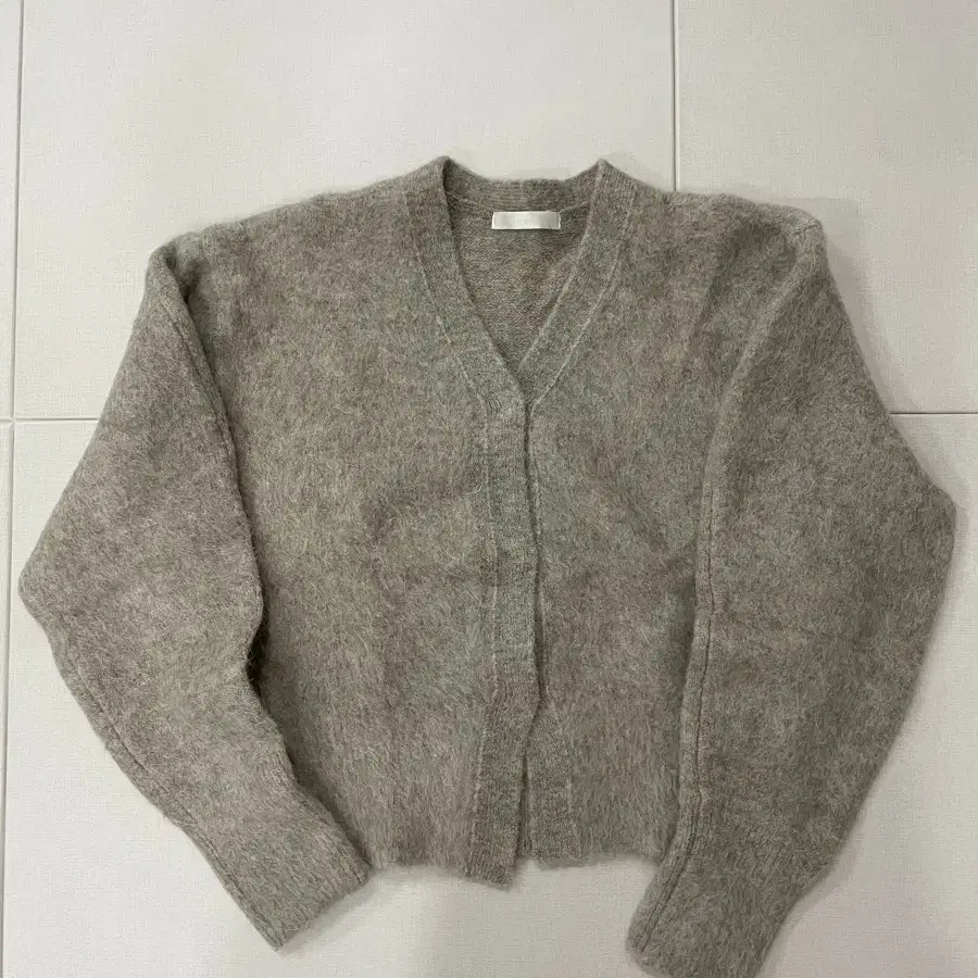 아위  Italian Brushed Cardigan 베이지