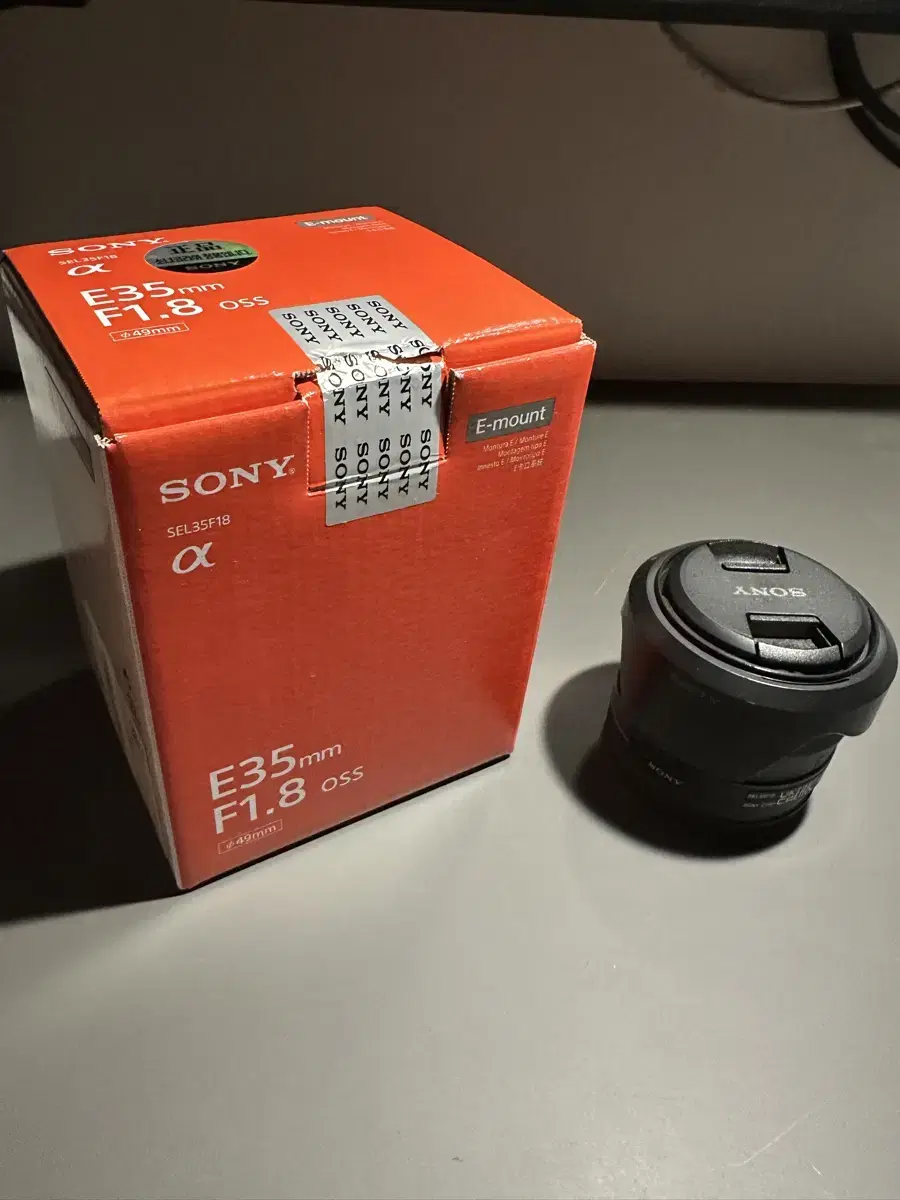 SONY SEL35F18