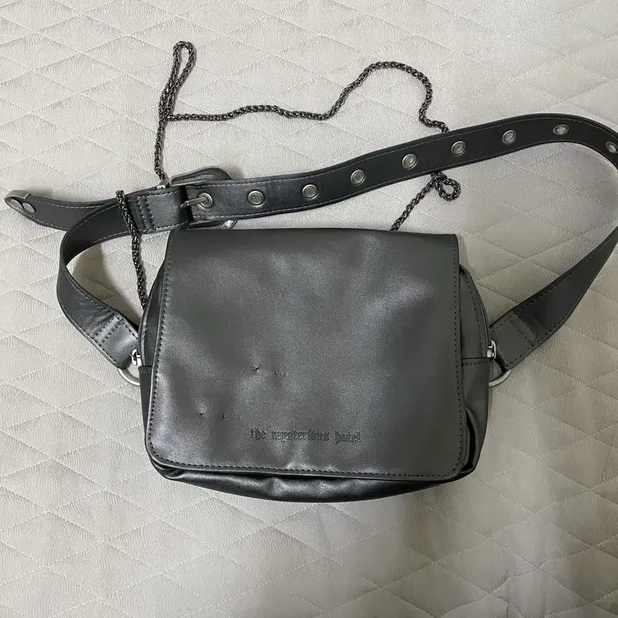 더미스테리어스호텔 WESTERN BELT BAG