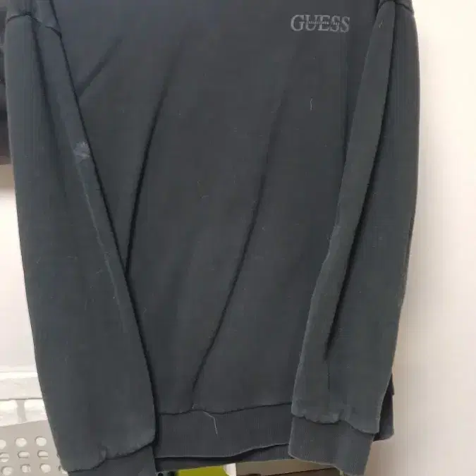 게스 GUESS 남성 라운드넥 긴팔 맨투맨_DARK GREY(XL)