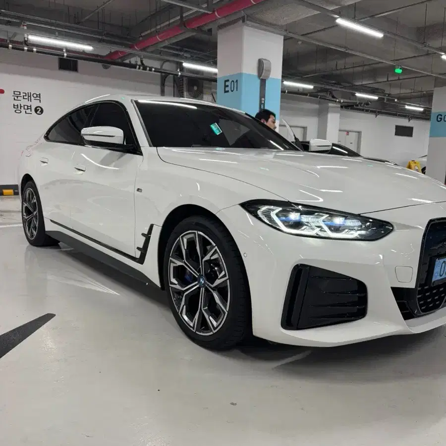 BMW i4 프로 팝니다