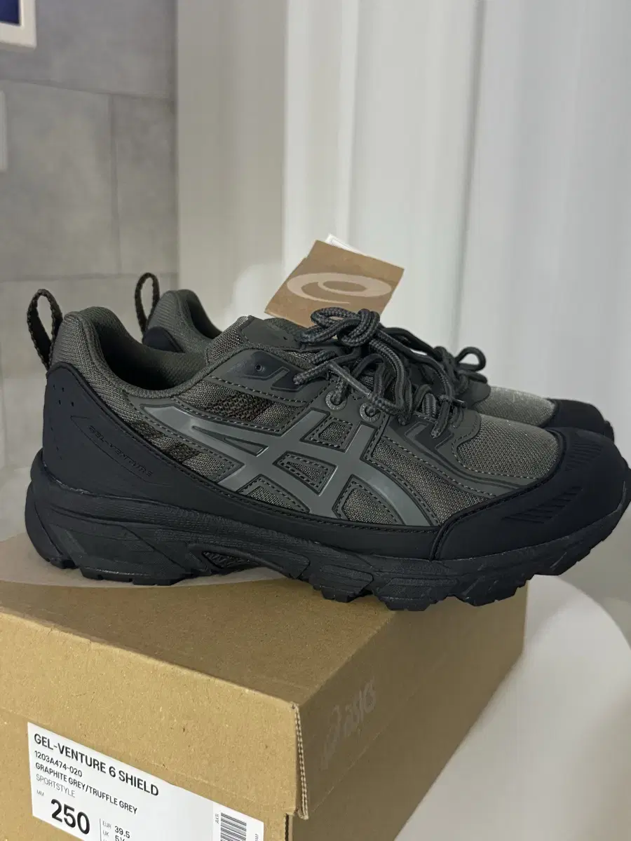 <새상품> asics gel-venture 6 shield 250 full box