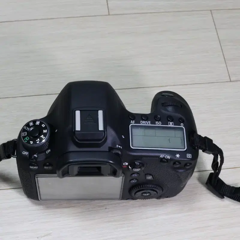 캐논 EOS 6D (풀프레임 DSLR) 카메라팝니다.