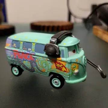 마텔의 카스 필모어 헤드셋 스타일