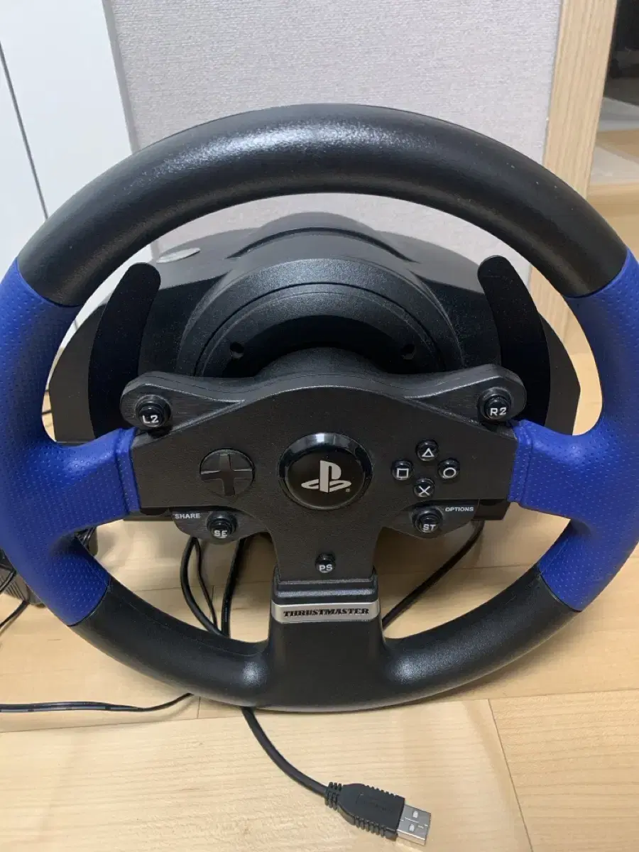 Thrustmaster T150 레이싱 휠 세트 판매합니다.