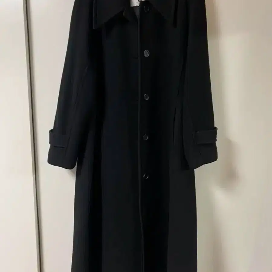 아위 ahwe 블랙 울 롱코트 Mignon A Line Coat