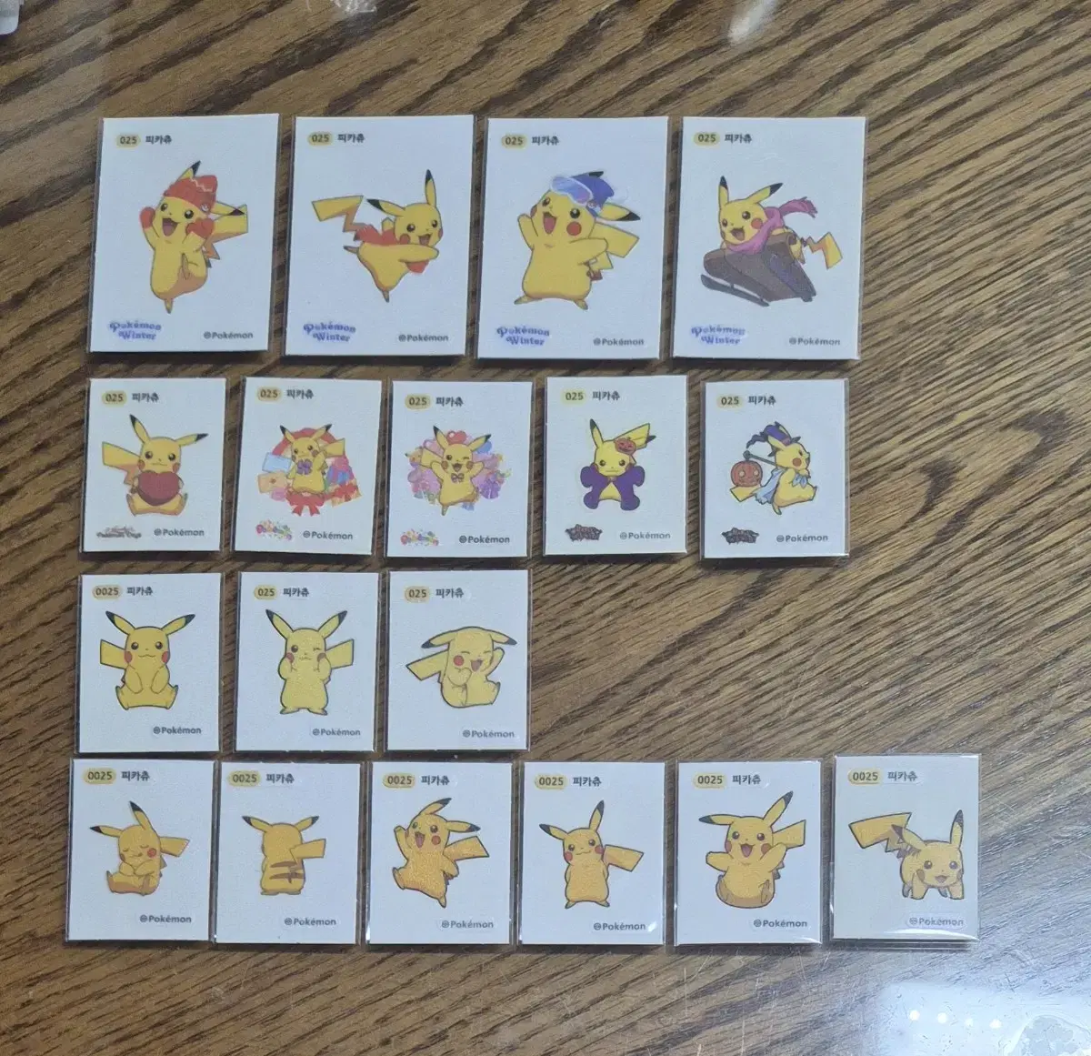 Pokémon Bandana Seal... Pikachu Collection