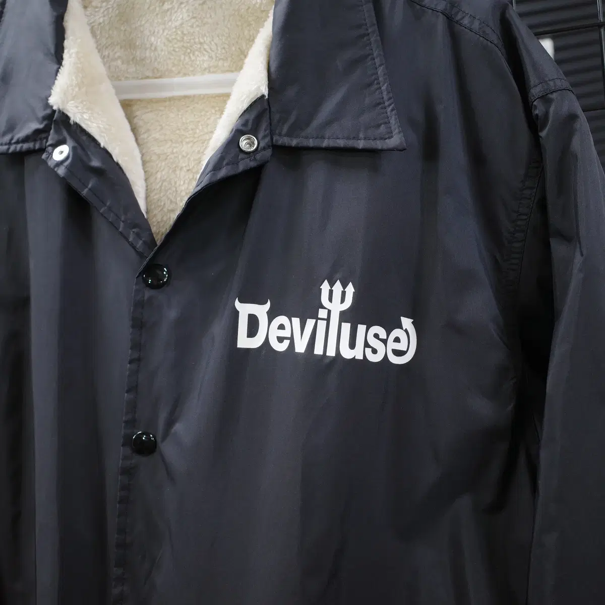 DEVILUSE 코치 자켓