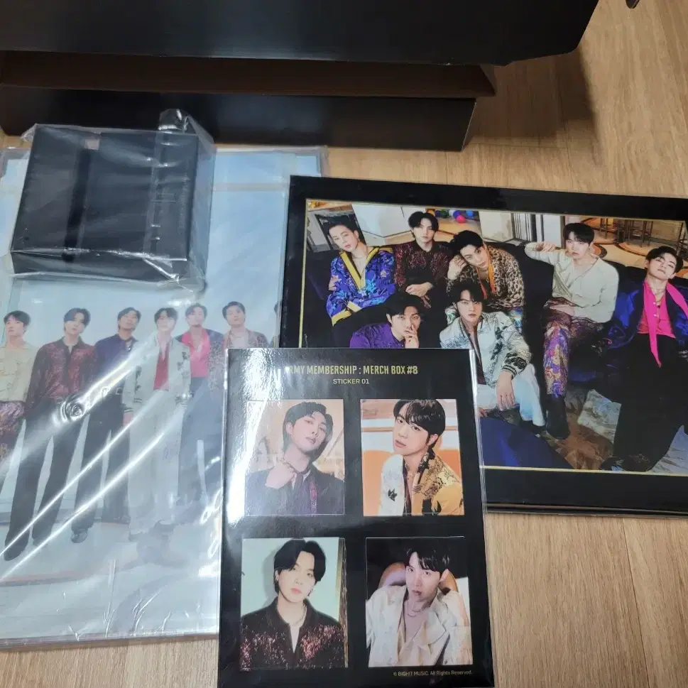 Army membership: Merch Box #8 Full set