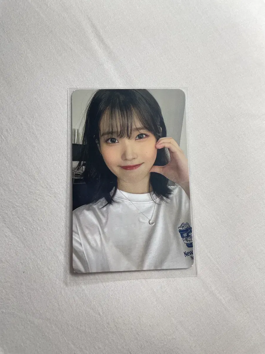 Half-priced Delivery) iu Momentary Lyrics Book Photocard