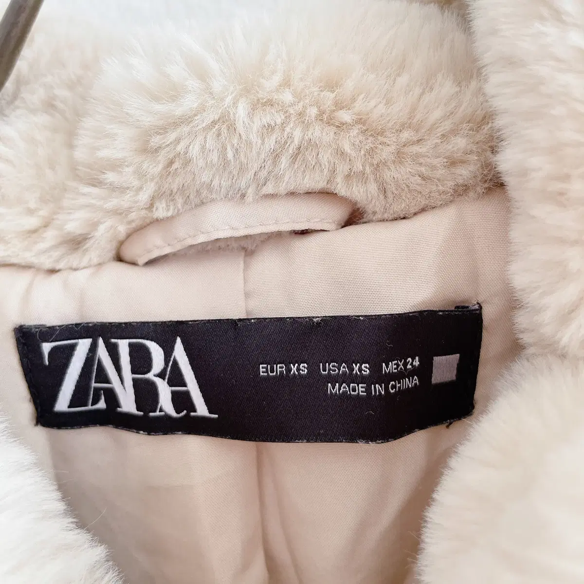 ZARA 에코퍼 자켓