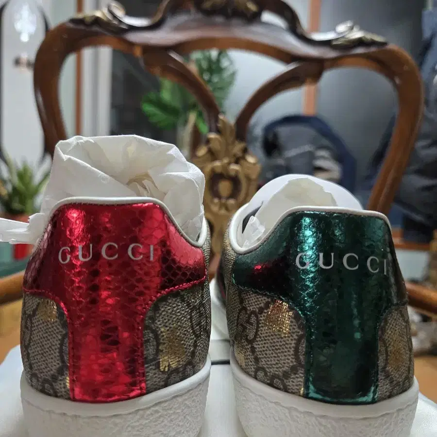 GUCCI 꿀벌 삼선 스니커즈(34.5 /215mm)