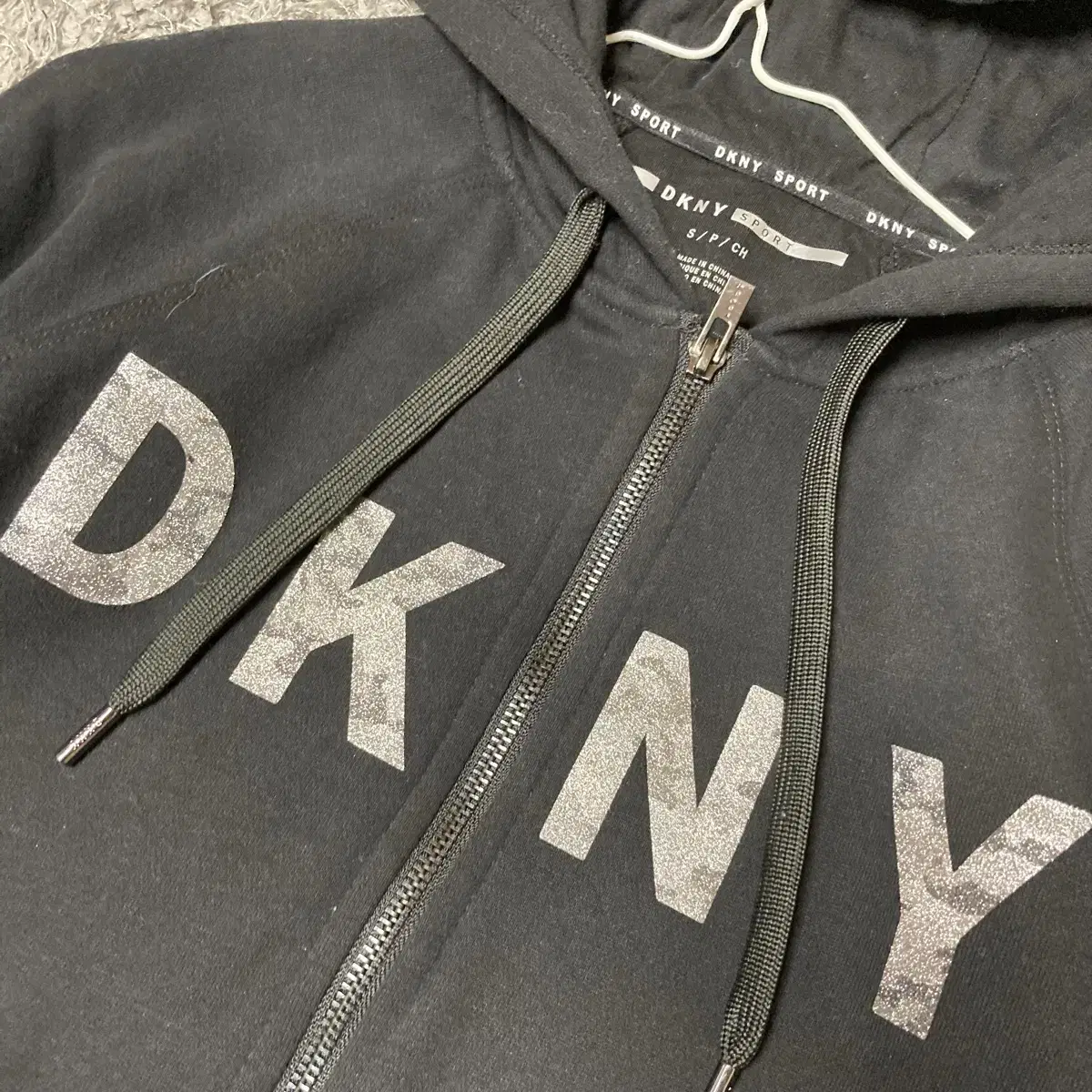 DKNY 후디 집업 점퍼