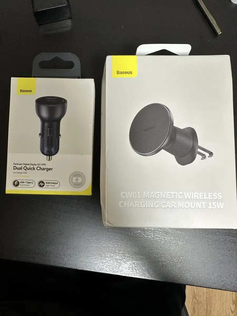 baseus car charger + cradle (new)