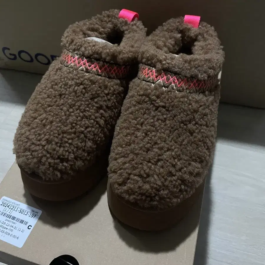 UGG 어그 타즈 브레이드 하드우드 US6