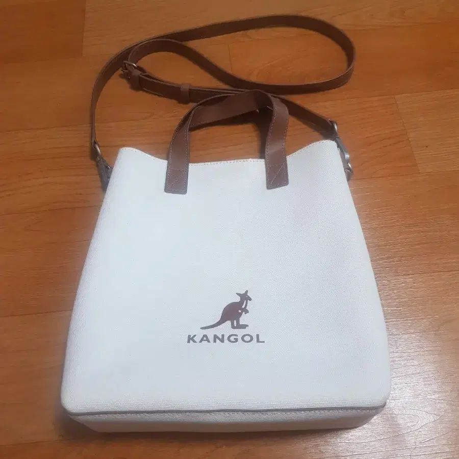 캉골(KANGOL)  캔버스  아이보리 크로스백 미니사이즈