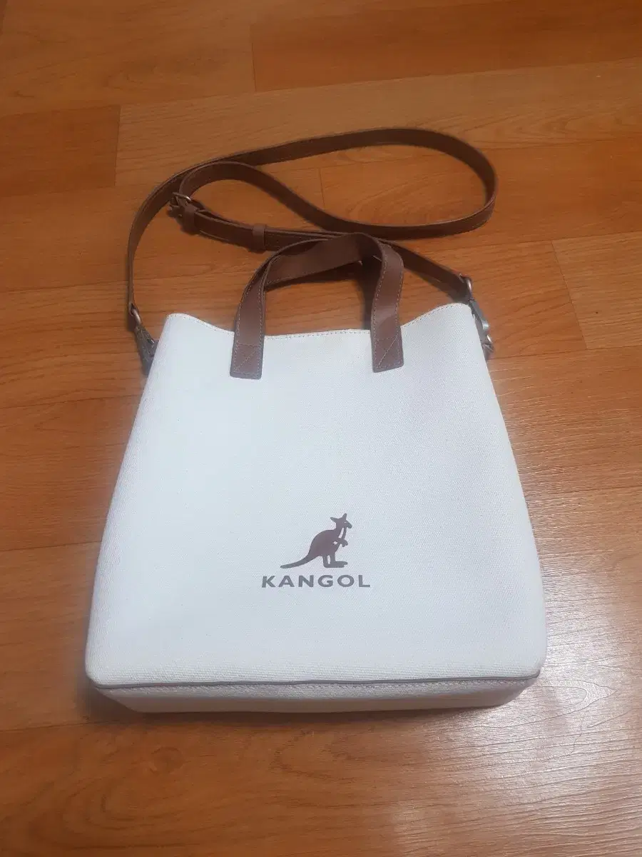 캉골(KANGOL)  캔버스  아이보리 크로스백 미니사이즈