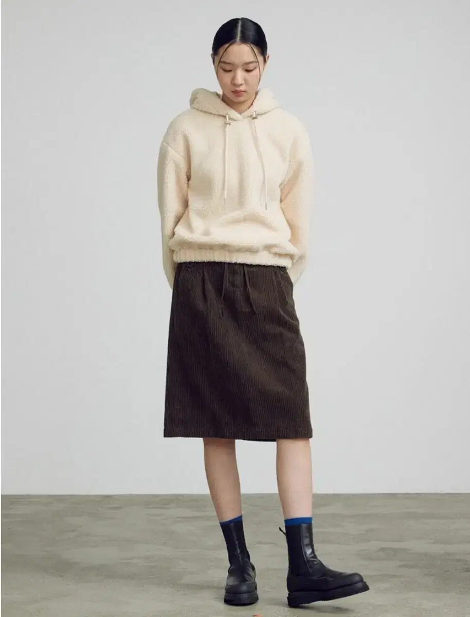 구호플러스 Corduroy Midi Skirt Khaki