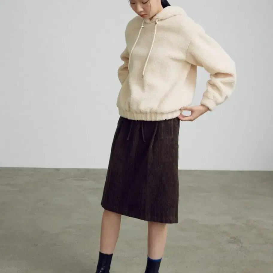 구호플러스 Corduroy Midi Skirt Khaki