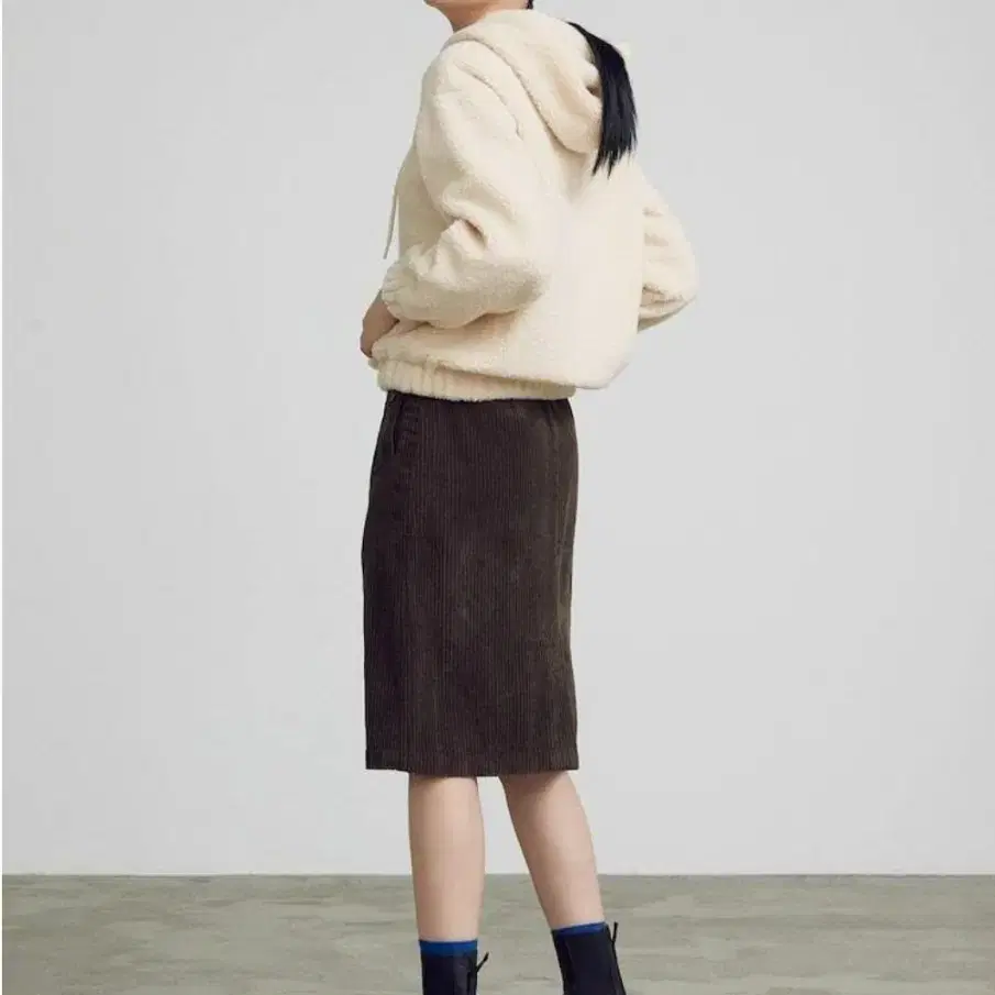 구호플러스 Corduroy Midi Skirt Khaki