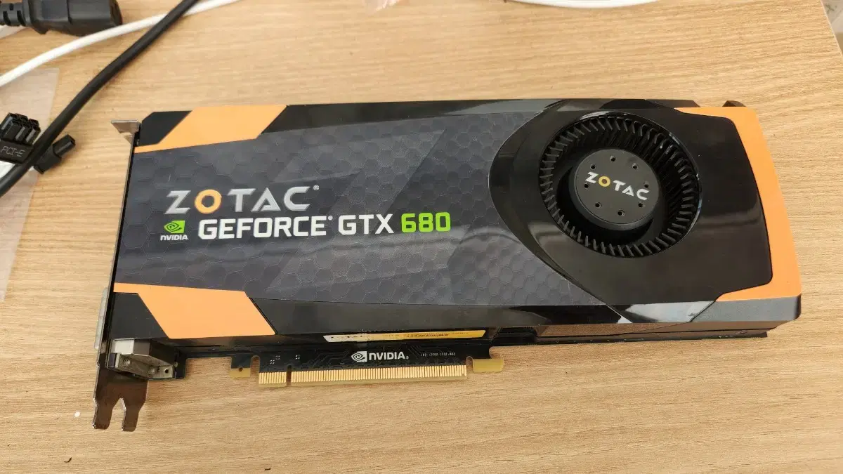 화면출력 안됨)ZOTAC GTX 680 2GB