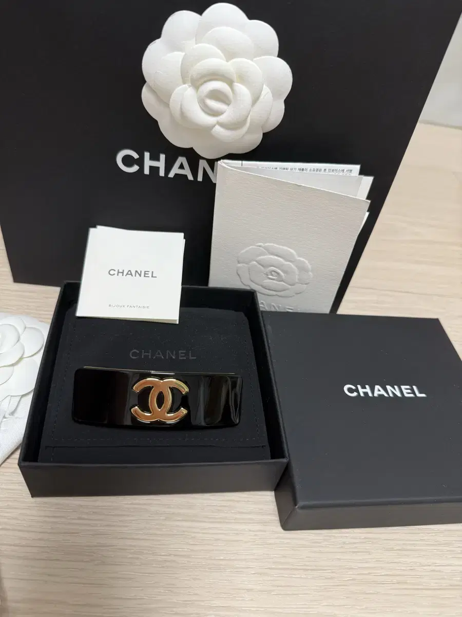 Chanel logo hairpin new black keum full price wts^^.