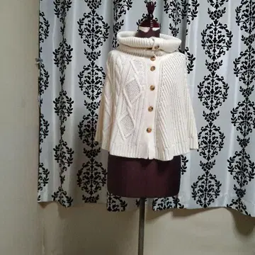 아이보리 케이블 니트 판초