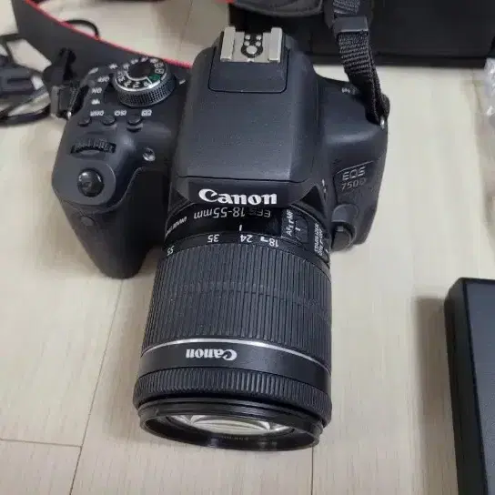 300컷 이하의 캐논 카메라 EOS 750D 와 18-55 렌즈 세트