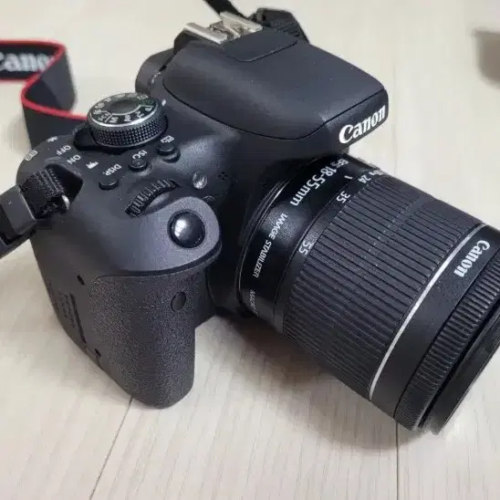 300컷 이하의 캐논 카메라 EOS 750D 와 18-55 렌즈 세트