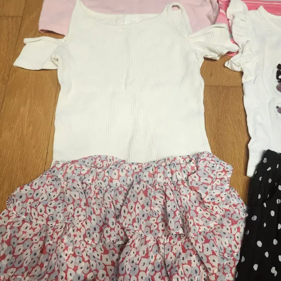 size : 유아 130(5~6세)/여름 14벌 일괄_폴로,자라,컬리수