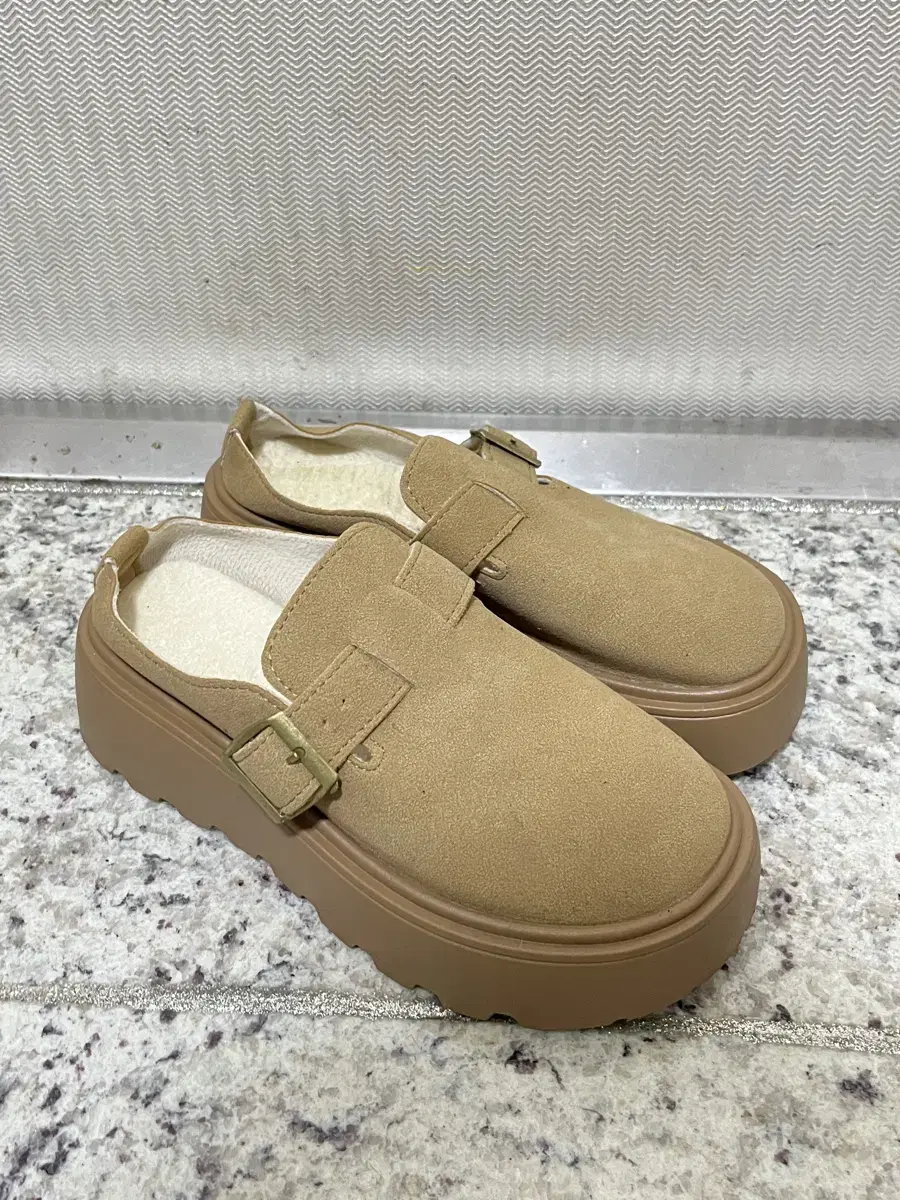 Suede Heeled Slippers New 235mm