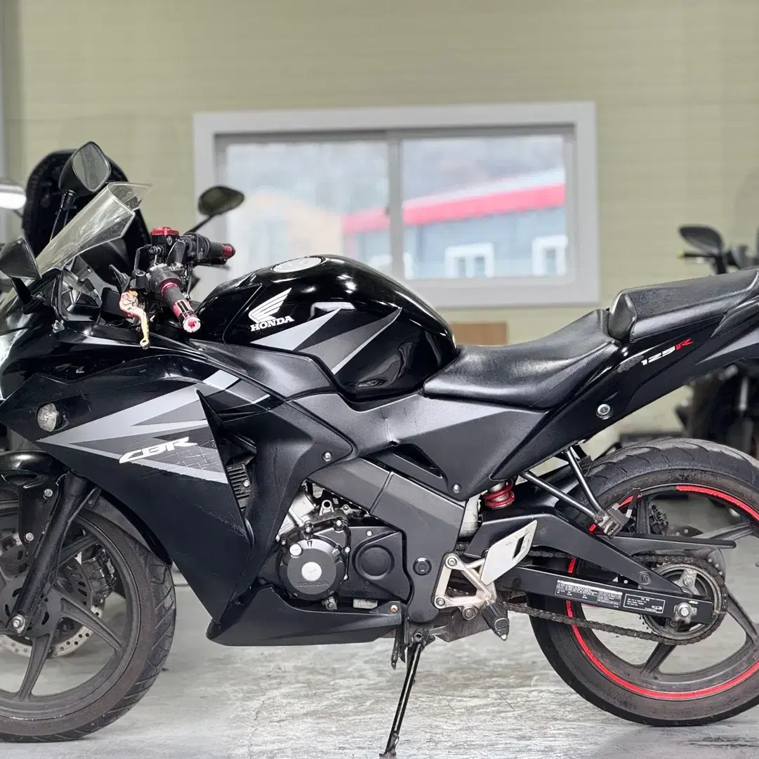 혼다cbr125r 15년식 3만km 흑마  관리잘된차량 저렴히 판매합니다