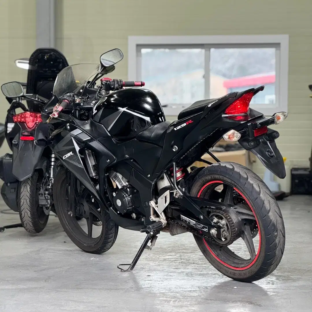 혼다cbr125r 15년식 3만km 흑마  관리잘된차량 저렴히 판매합니다