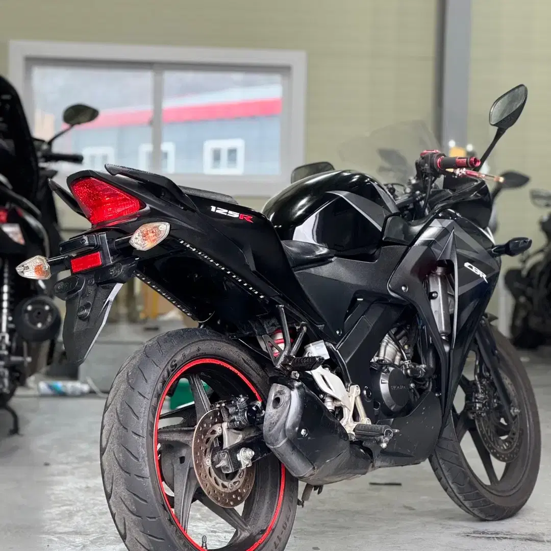 혼다cbr125r 15년식 3만km 흑마  관리잘된차량 저렴히 판매합니다