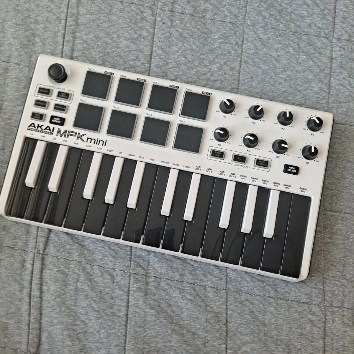 AKAI MPK mini 마스터키보드 팝니다