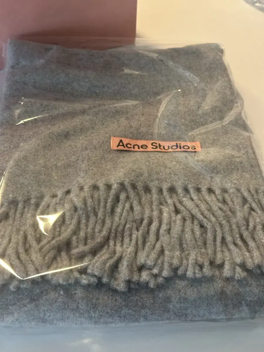 Ackne Muffler Gray (unsealed)