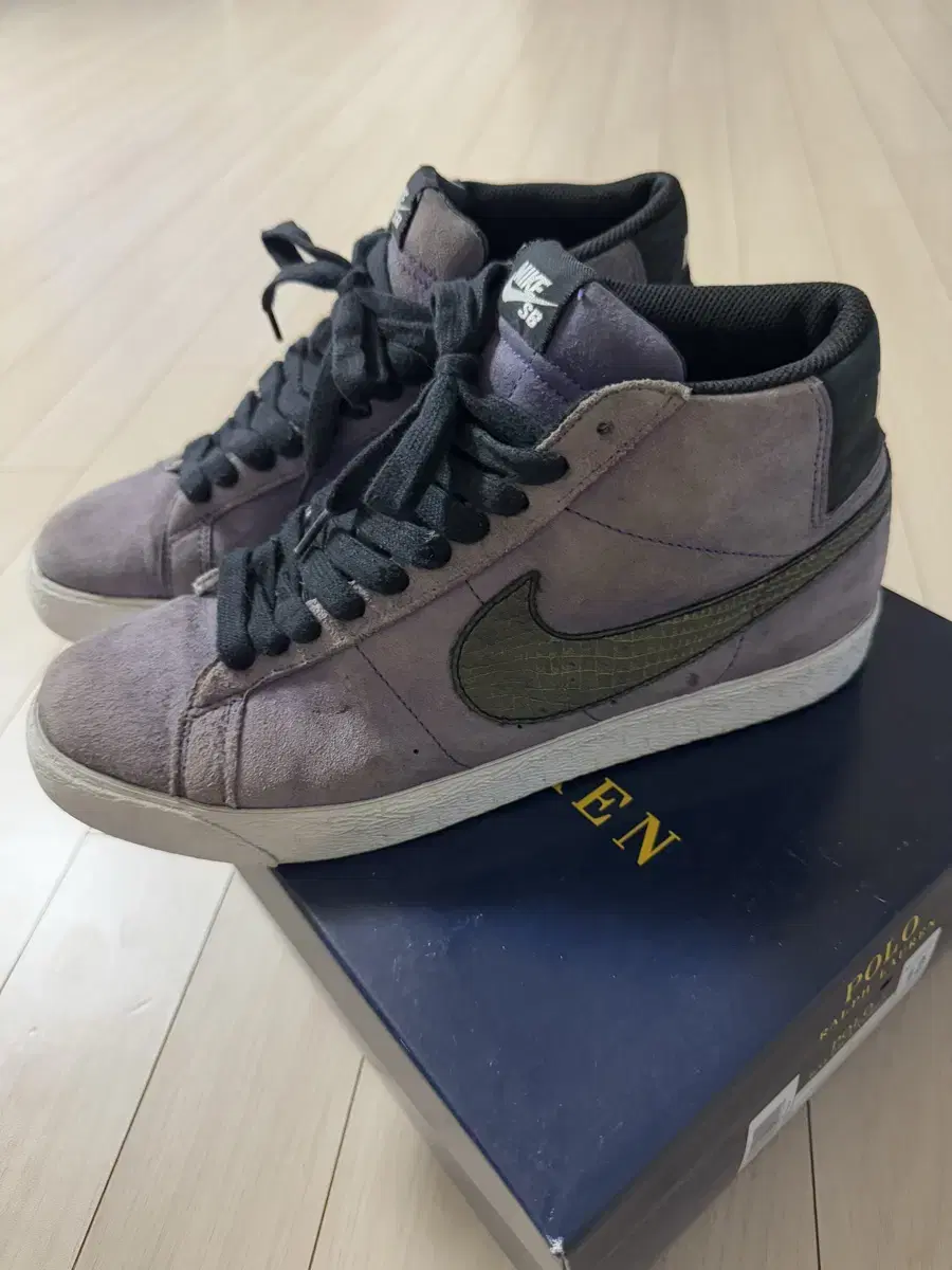 [275] NIKE BLAZER 보라뱀피