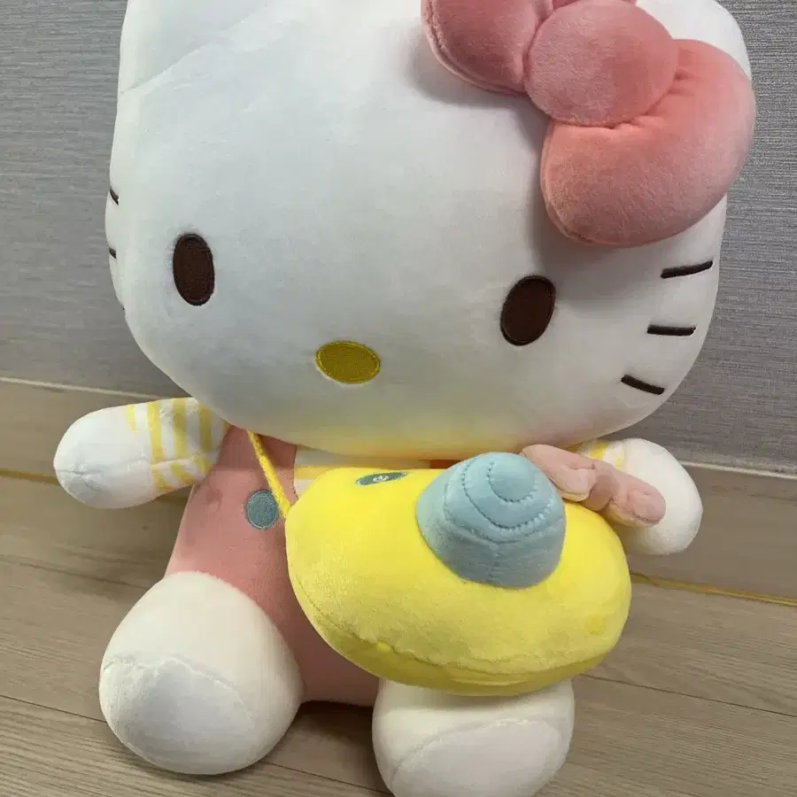 산리오 헬로키티 인형 팔아요 30cm