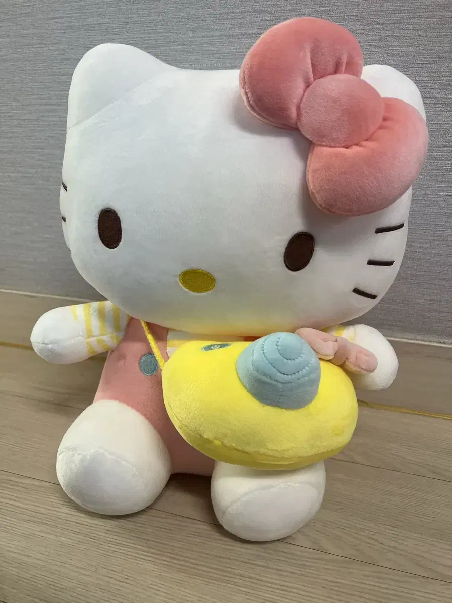 산리오 헬로키티 인형 팔아요 30cm